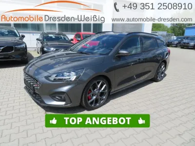 Ford Focus TURNIER 2,3 ST*PERFORMANCE*NAVI*IACC*